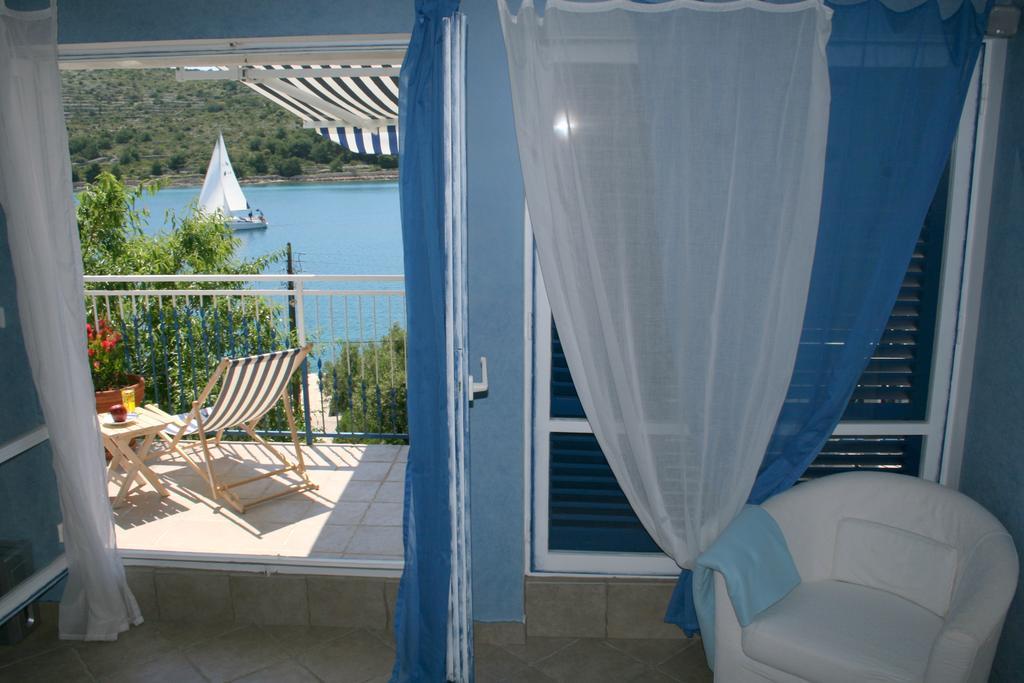 Apartments Mediterraneo Капріє Екстер'єр фото