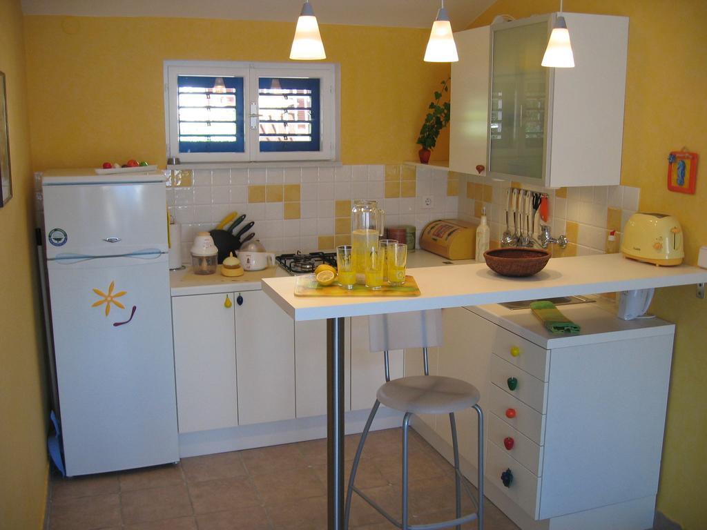 Apartments Mediterraneo Капріє Екстер'єр фото