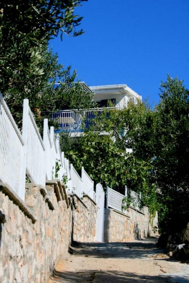 Apartments Mediterraneo Капріє Екстер'єр фото